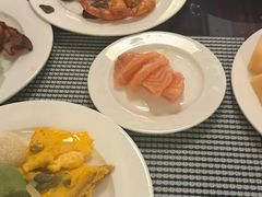 -广州万富希尔顿酒店·感趣自助餐厅·金秋蟹宴生蚝海鲜刺身