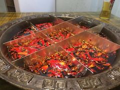 -渝嘴小老弟老火锅(华新村店)