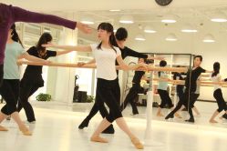 把杆练习-柏姿舞蹈工作室