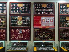 -毛泽东像章珍藏馆