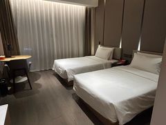 -广州南站万科中心亚朵酒店