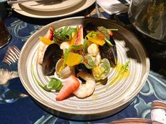 温热海鲜沙拉配蜂蜜百香果酱汁-第101座花园餐厅(湖滨88店)