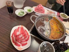 -呷哺呷哺(世贸.工三店)