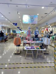 -乐友孕婴童(万象城店)