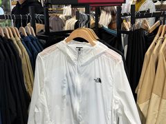 -百年港湾奥特莱斯(香炉礁店)