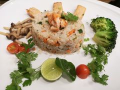 -Chom Cafe and Restaurant