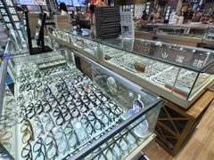 -三叶眼镜城批发市场(上海火车站店)