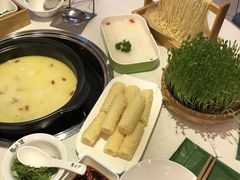 -粤小煲鲜汤猪肚鸡(丹尼斯二天地店)