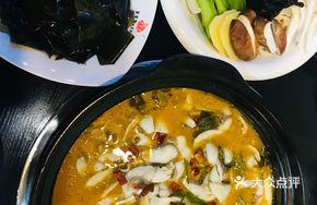 Sour Cabbage Fish Pot