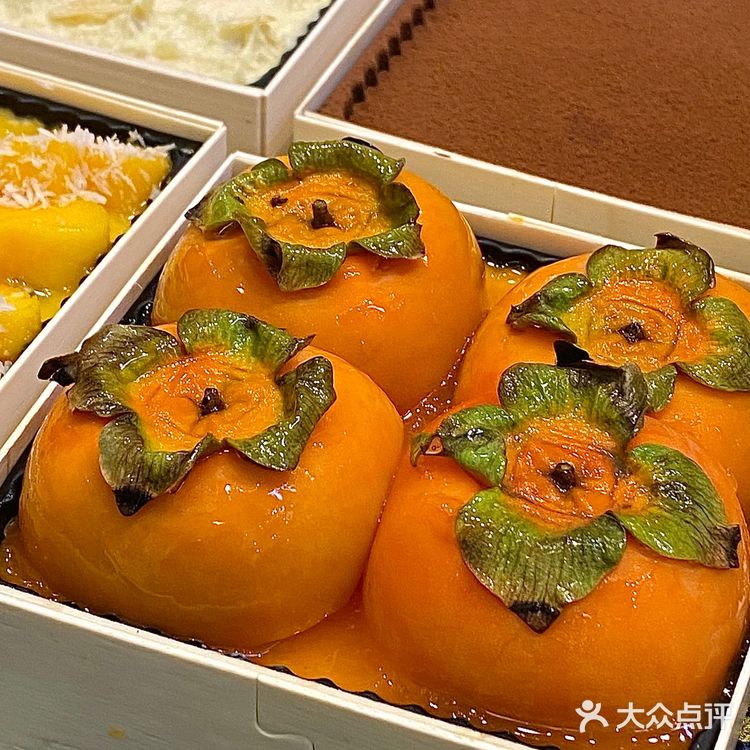 在深圳！！吃到了满满水果提拉米苏🤤