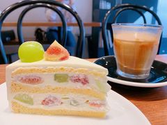 葡萄无花果奶油蛋糕-black rainbow coffee