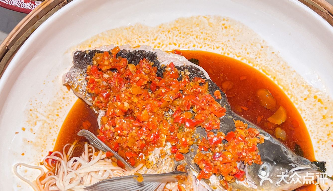 明星同款古法竹笼剁椒鱼头真的太费米饭了🔥
