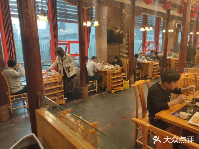 老码头火锅(骡马市店)大堂图片