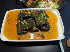 建水自制包浆黑豆腐-桥边小楼·手工云南菜·古城观景小楼