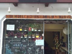 门面-志龙皇冠吃货椰子铺