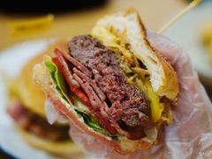 烤菠萝牛肉汉堡-HELLO 27 意面·沙拉·帕尼尼