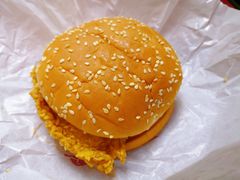 经典麦辣鸡腿汉堡-麦当劳(华宁弘基生活中心店)