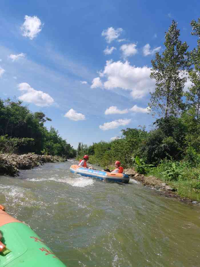 大洪山漂流-"夏天去的大洪山漂流,当时报的旅游团一起去.