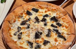 Black Tiger Mushroom King Pizza