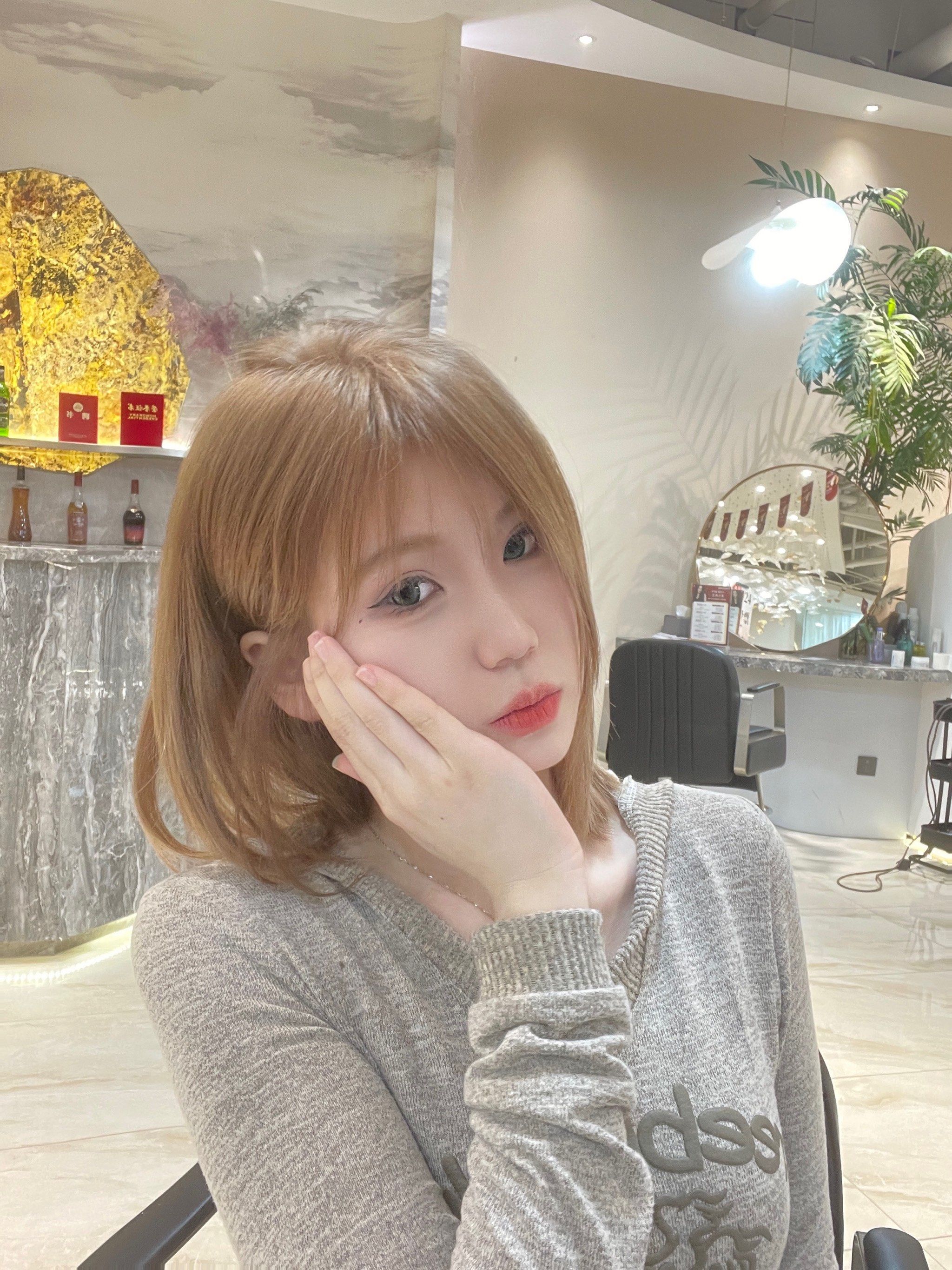 显白发色#奶茶色发色 #附近哪里做头发好 #芜湖染发一凡