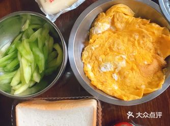今天看完《少年的你》然后路过广隆面包铺,买了咸方包