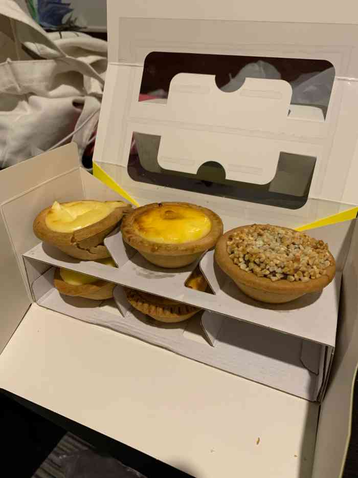 hokkaido cheese tart-"开在酒店楼下的商场.每天都要逛上一圈,东.