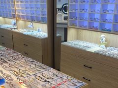 -天空之镜眼镜店蔡司依视路配镜授权零售店(望京颐堤港店)