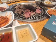 玫瑰牛舌-唯成•韩国炭火烤肉 유성고기