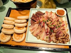 -帅巴人舅母子腊蹄民俗村
