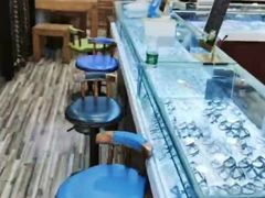 -三叶眼镜城批发市场(上海火车站店)