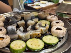 -围炉肉舍•炭烤活鳗•丹东海鲜烤肉(步行街店)