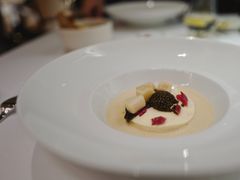 扇贝丁瑞士甜菜配鱼子酱-Le Comptoir de Pierre Gagnaire
