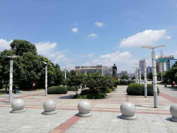 邵阳火车站魏源广场