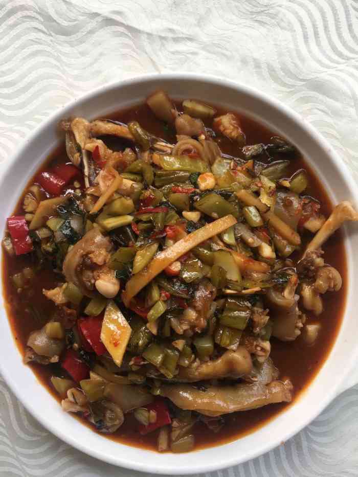 黎塘梁记狗肉店-"南铁特色家常菜,经常和朋友家人去吃,食材.