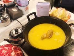 浓厚原只鸡煲花胶汤-鲜入围煮花胶鸡海鲜火锅