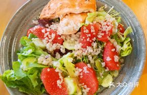 Pan-Seared Salmon with Grapefruit and Quinoa Salad
