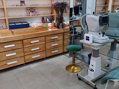 -豪门视光·星趣控·蔡司依视路眼镜代理商(中央大街店)