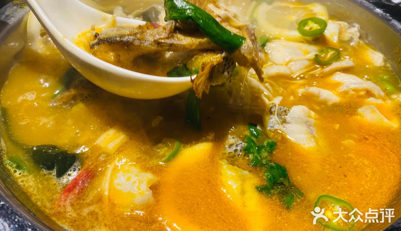 临时决定去的店,一进门看见店内的装修,脚步开始沉重