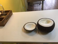 -志龙皇冠吃货椰子铺