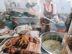 -鸿浩扒猪脚米线