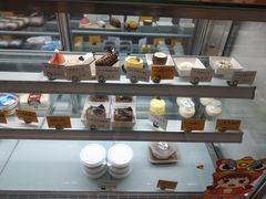 面包甜点陈列柜-六伴夏烘焙蛋糕·低糖动物奶油