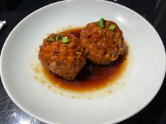 鸭蛋黄狮子头-梅飞酒家(桑园路店)