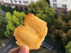 蝴蝶酥-上海哈尔滨食品厂(汇联商厦店)
