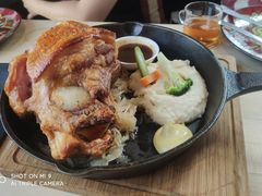 招牌巴伐利亚烤脆皮猪肘-LENBACH兰巴赫西餐啤酒坊(大连东港店)