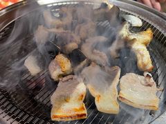 -围炉肉舍•炭烤活鳗•丹东海鲜烤肉(步行街店)