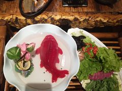 -老牌坊云南鱼豆花火锅(爱建店)
