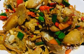 Garlic and Chili Stir-fried Wrapped Chicken