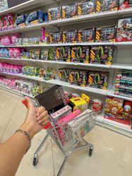 -卡通派潮品玩具折扣仓(青岛新城吾悦广场店)