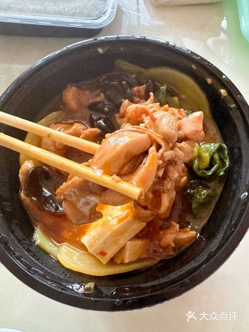 今天的午餐来点辣今天外卖是配饮料