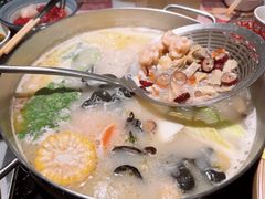 -尚尚仙·酸汤猪手·猪肚鸡火锅(华联万柳购物中心店)